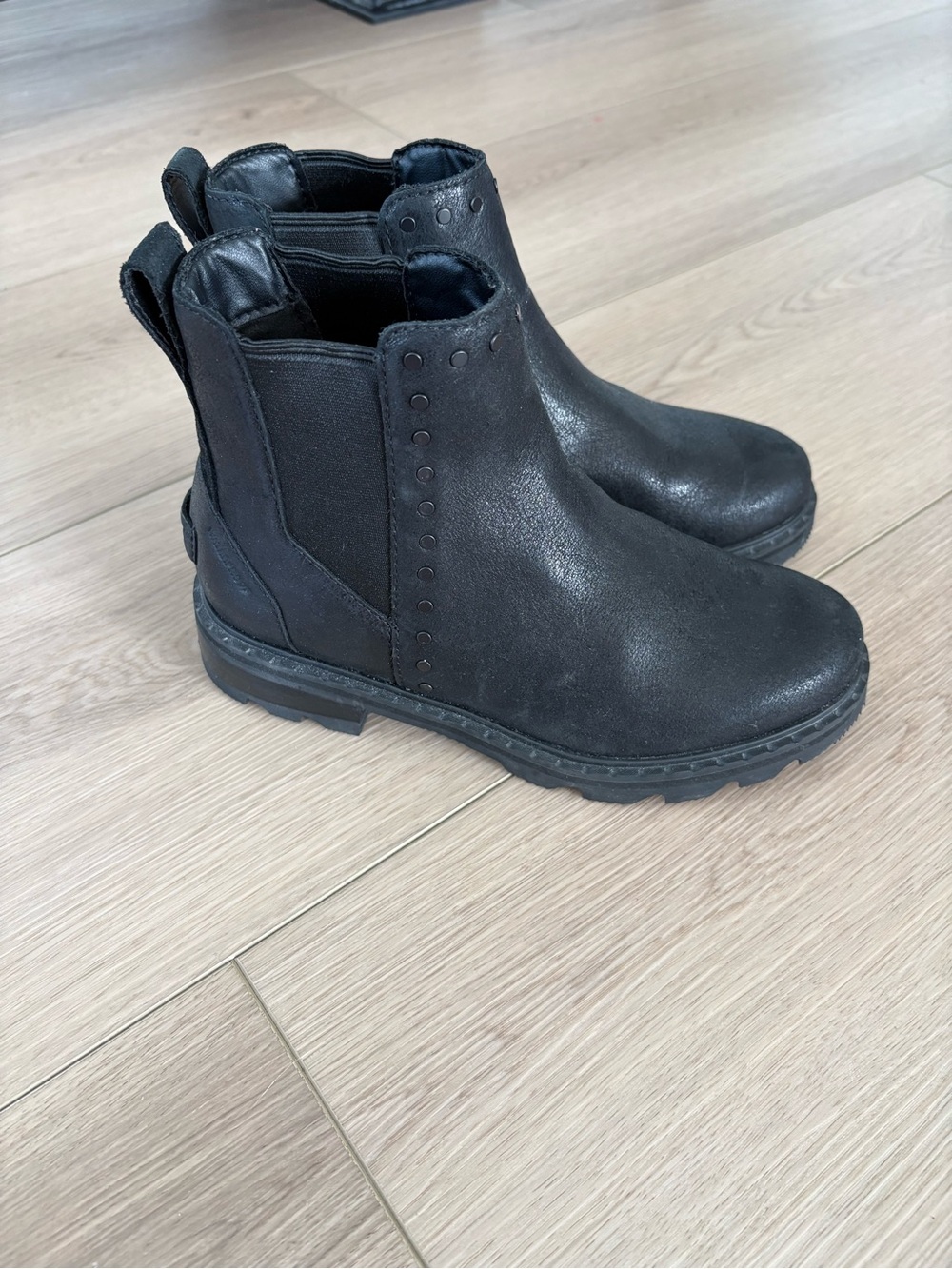 SOREL Women's Lennox Chelsea Stud boots size 6.5